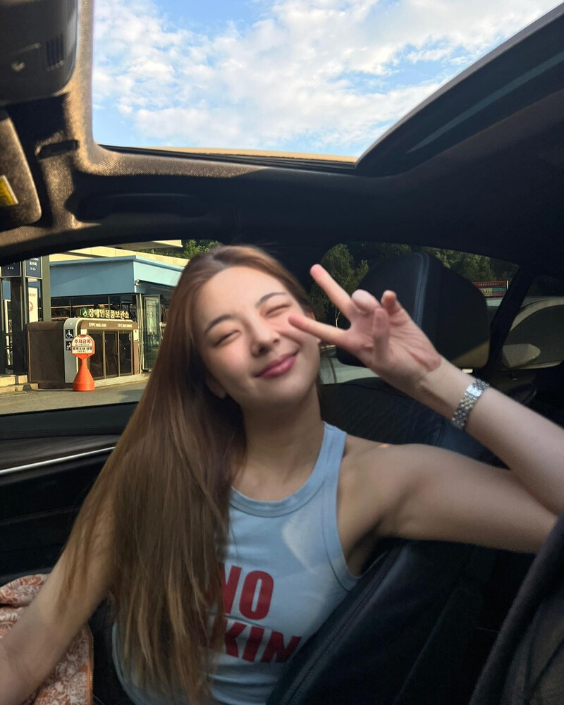 220624 ITZY Instagram Update - Lia documents 1