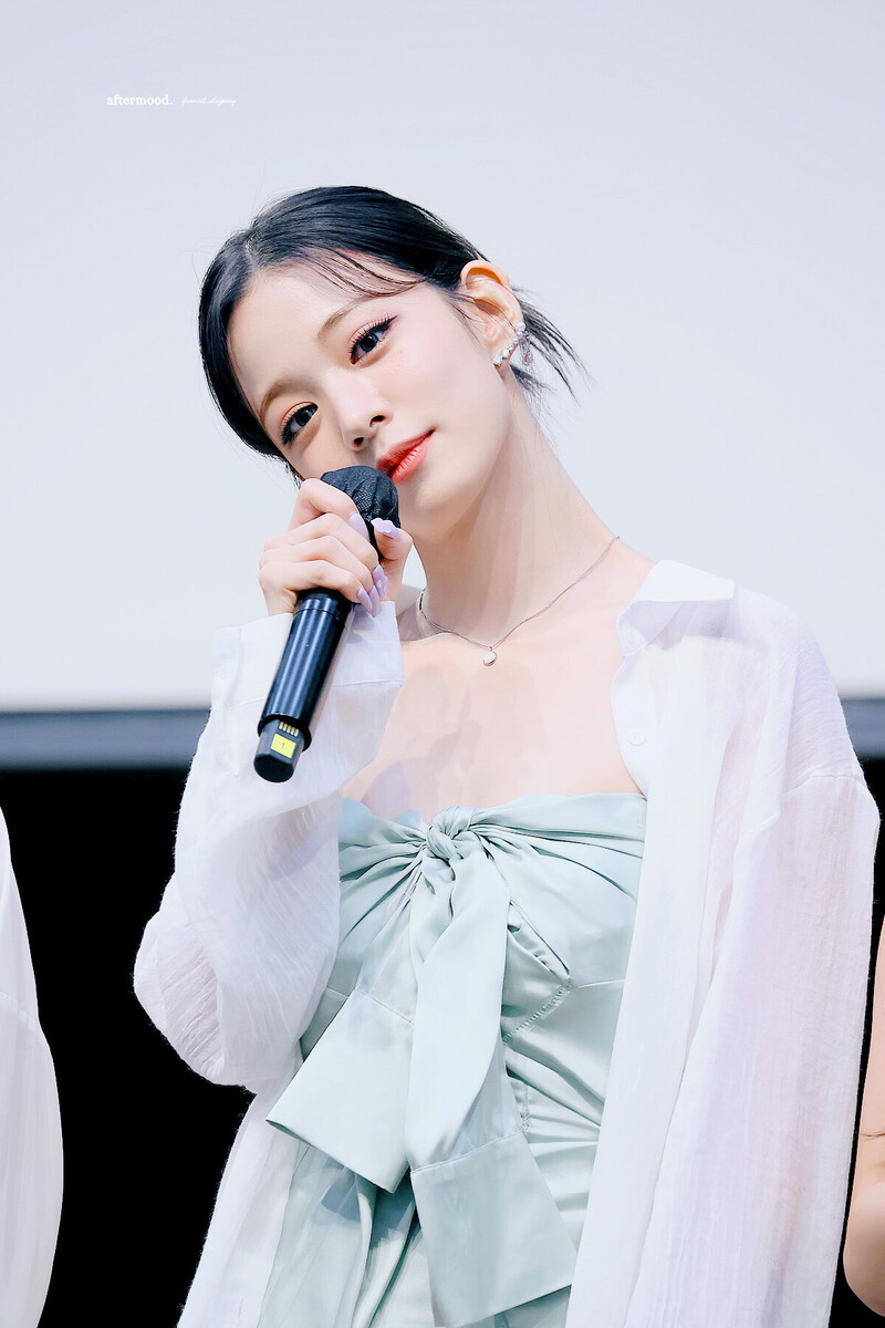 220708 fromis_9 Chaeyoung documents 3