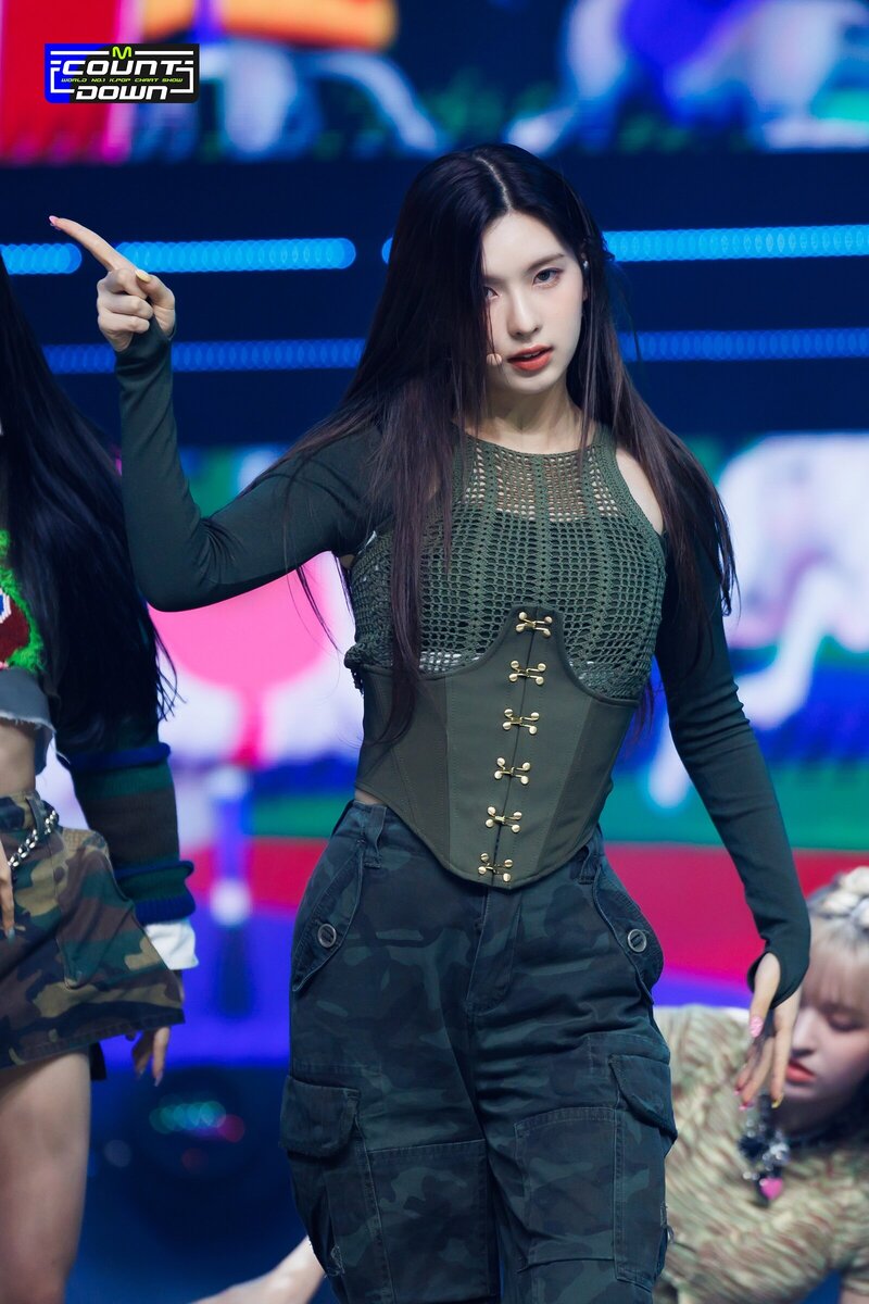 220929 NMIXX Bae - 'DICE' at M COUNTDOWN documents 2
