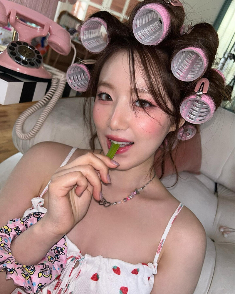 230506 (G)I-DLE Shuhua Instagram Update documents 1