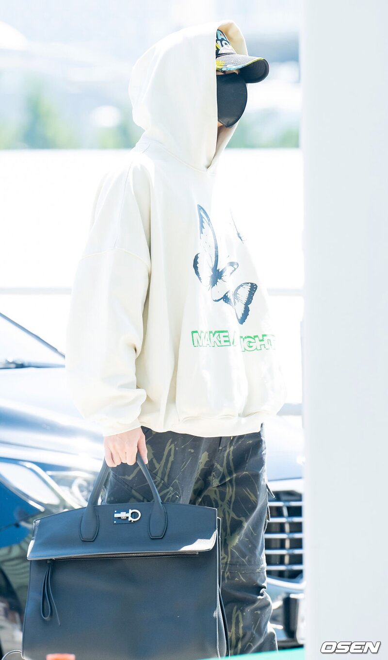 230907 NCT DREAM Jeno at Incheon International Airport documents 2