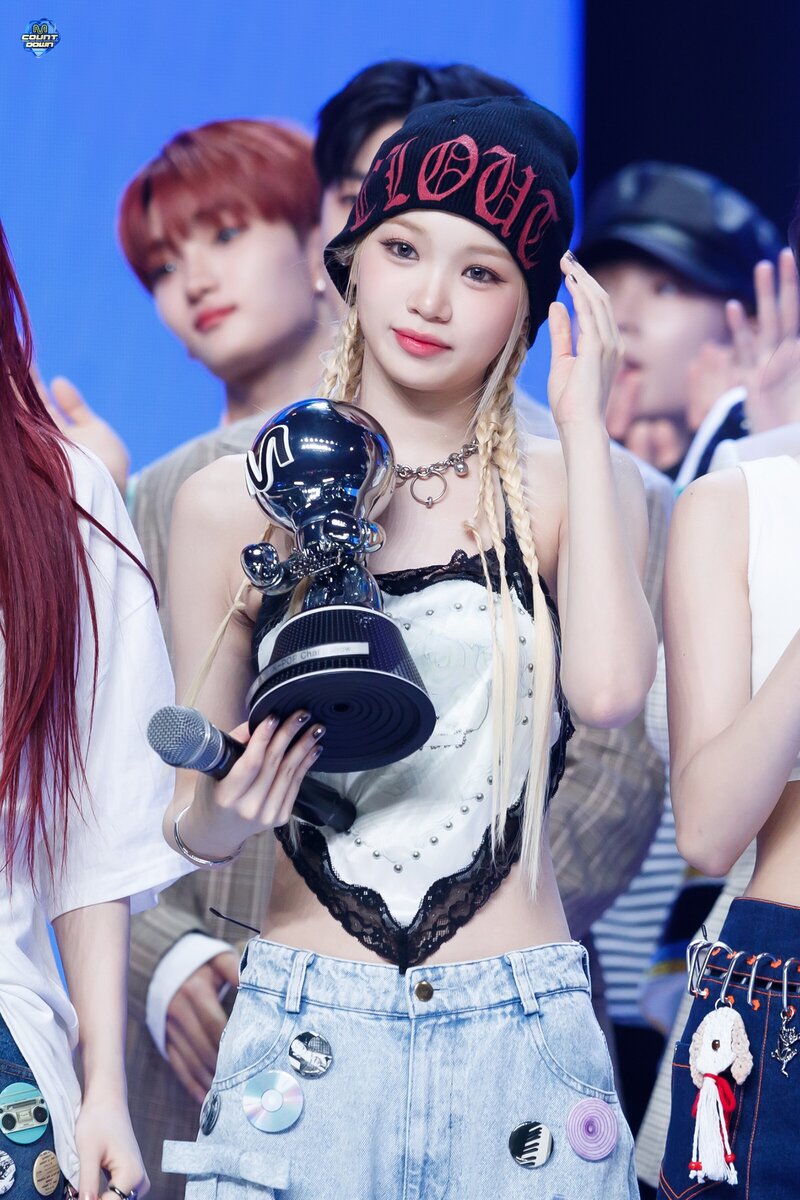 240307 LE SSERAFIM Chaewon - 'EASY' and 'Smart' at M Countdown documents 3