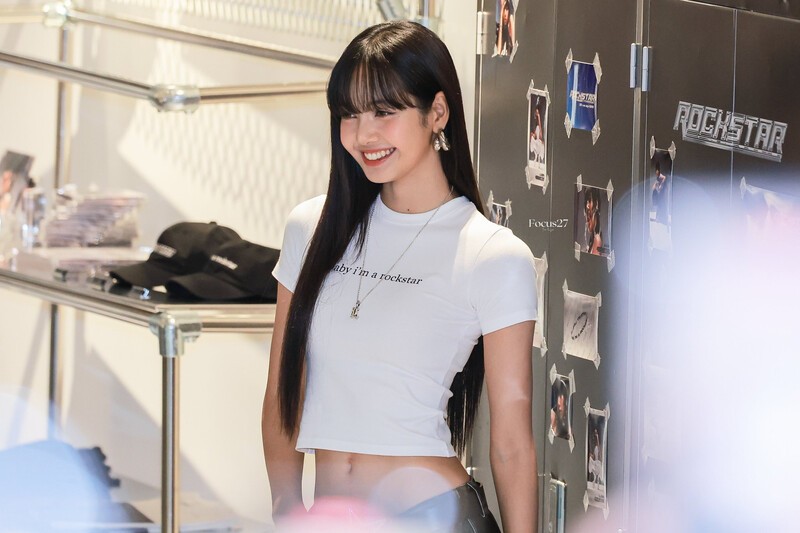 240714 LISA - ‘ROCKSTAR’ POP-UP STORE IN SEOUL documents 4