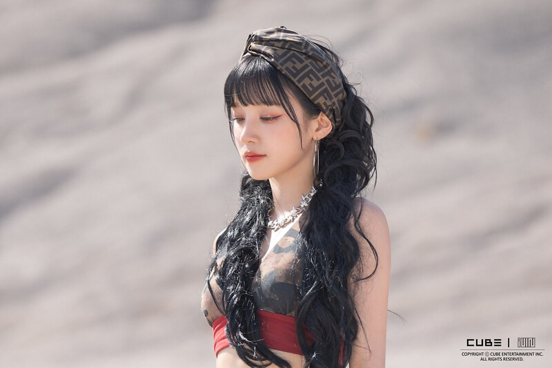 240802 - (G)I-DLE - 'Klaxon' MV - Behind Photos documents 11