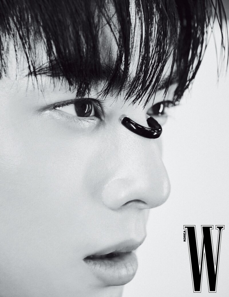 ASTRO CHA EUN-WOO for W Korea x BURBERRY March Issue 2022 documents 7
