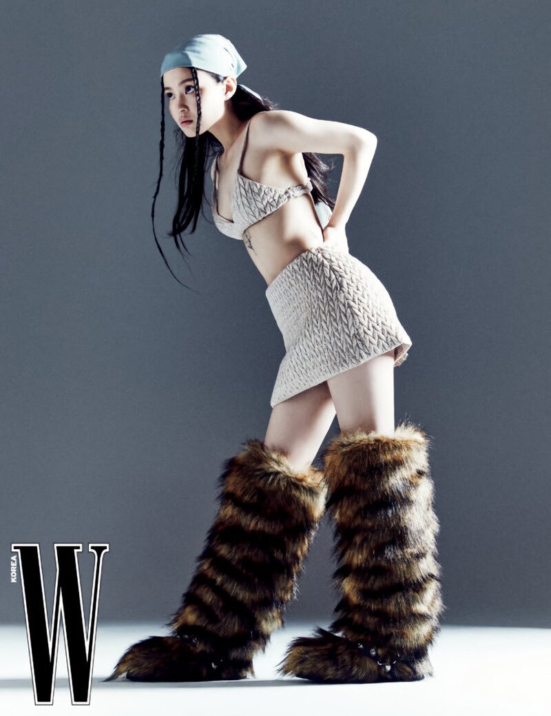 LEE HI for W Korea October Issue 2021 documents 2