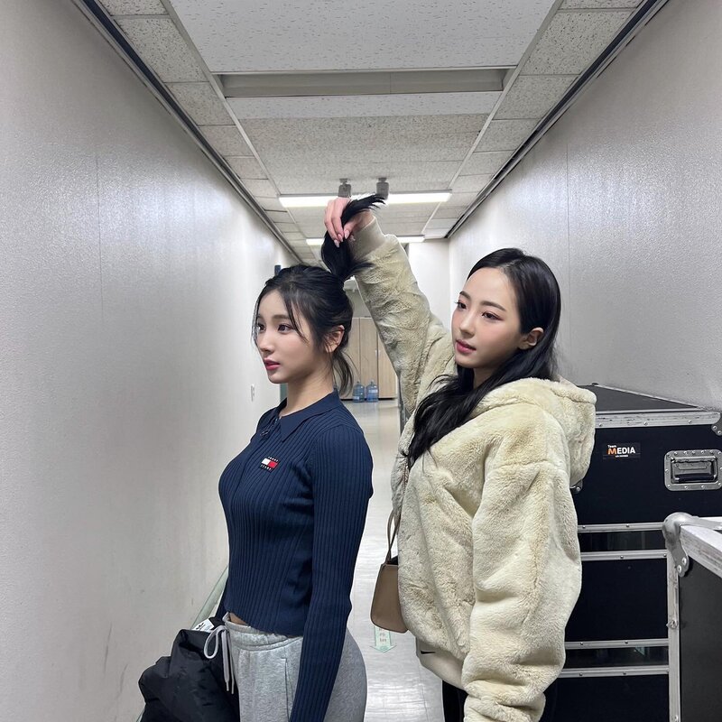221130 ALICE Sohee Instagram UPdate with Yeonje documents 2