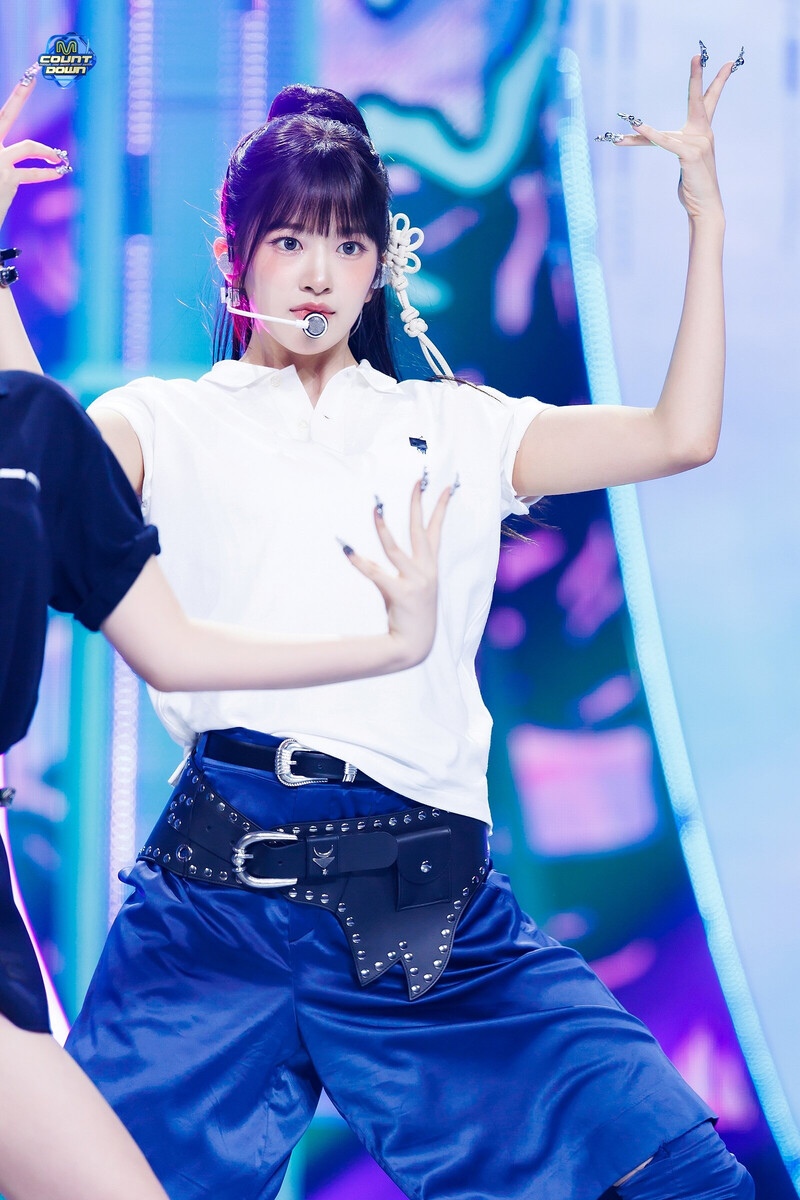 240502 IVE Yujin - 'HEYA' at M Countdown documents 7