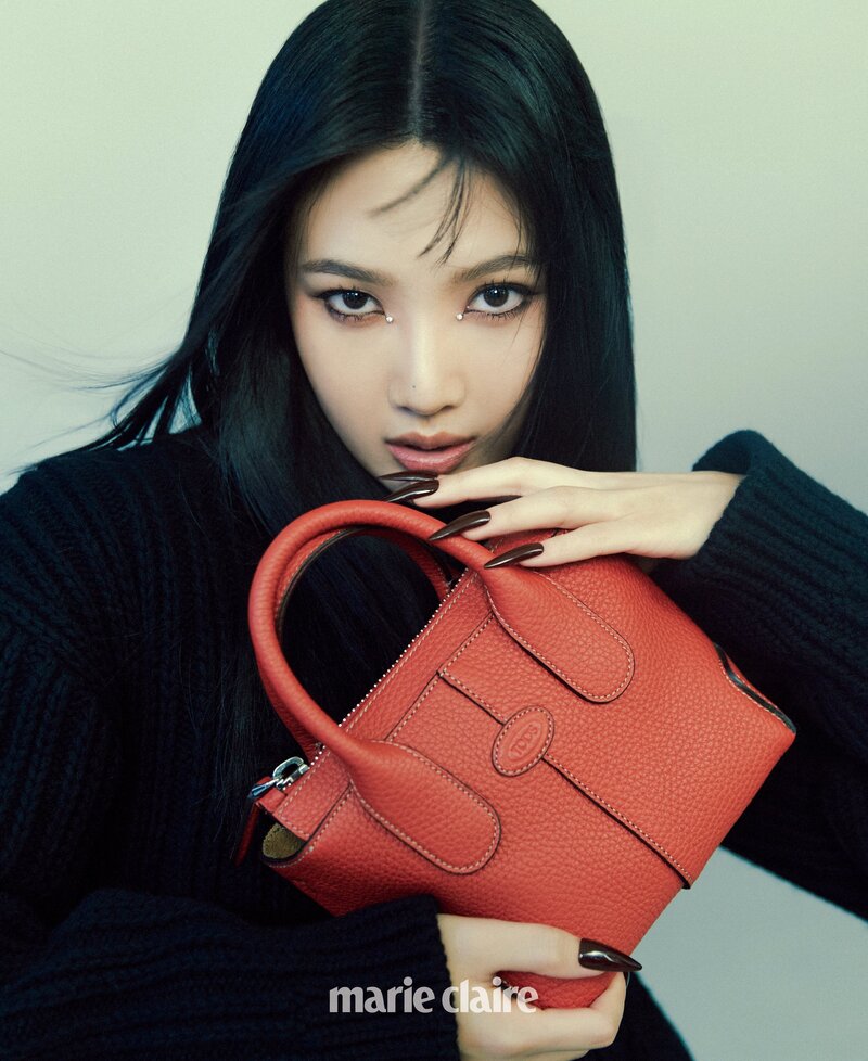 Red Velvet JOY with Marie Claire X TOD’S November 2022 documents 1