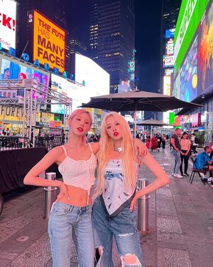 220807 (G)I-DLE Yuqi Instagram Update with Miyeon