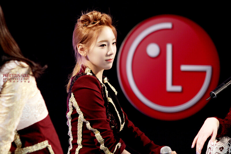 120401 Girls' Generation Taeyeon at LG 3D Festival documents 2