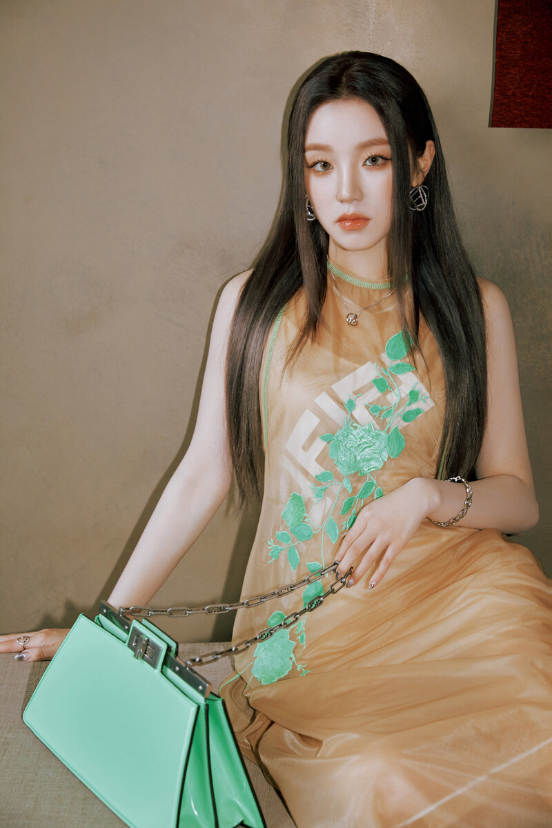 230222 T Entertainment Weibo - (G)I-DLE Yuqi - Fendi 2023 FW documents 4