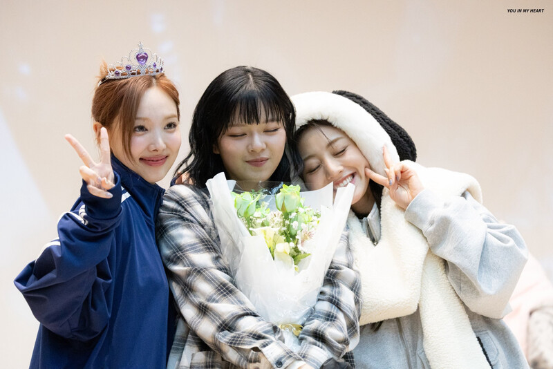 240303 JIHYO, NAYEON & JEONGYEON - FANSIGN EVENT documents 3