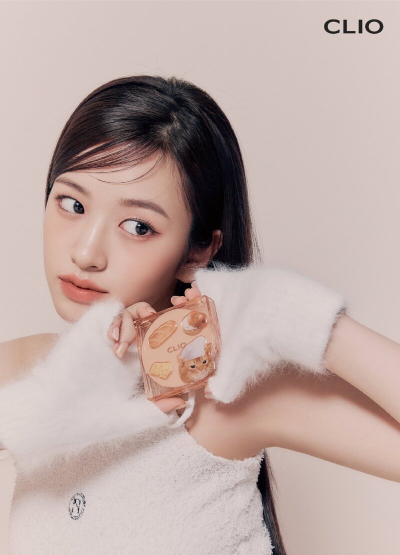 IVE Yujin for CLIO Koshort in Seoul Edition documents 8