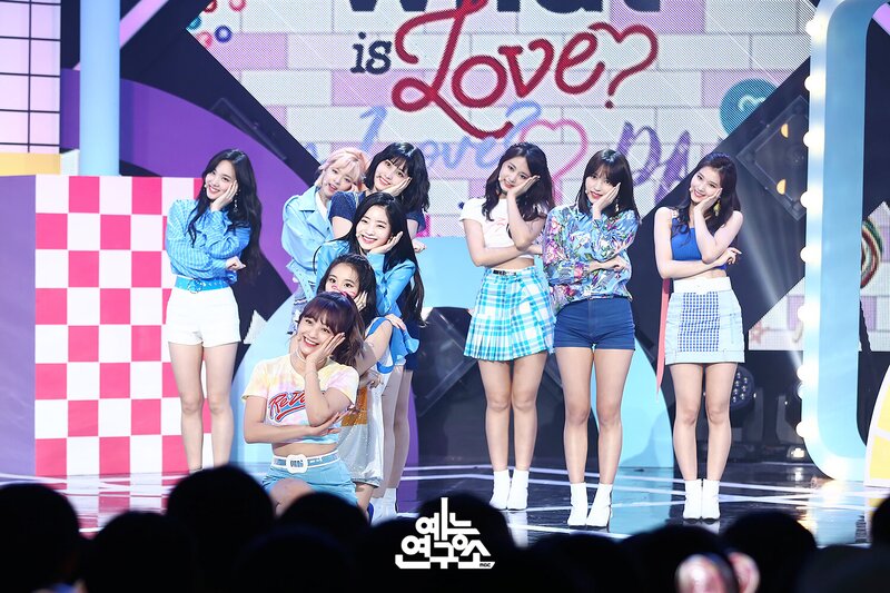 180414 TWICE - 'What is Love?' & 'SAY YES' at Music Core documents 1