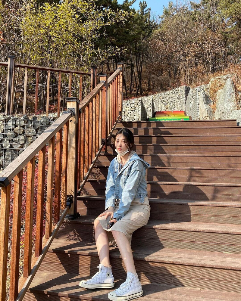 210404 Yehyeon Instagram Update documents 2