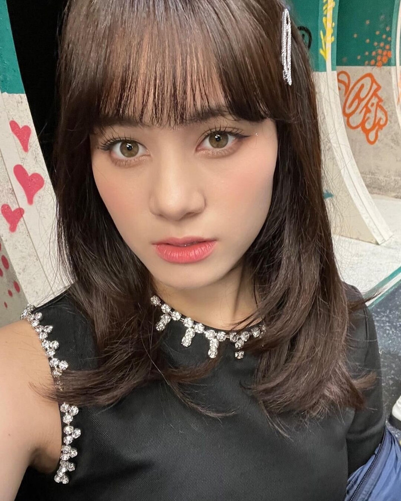 220719 - NiziU Instagram Update: Nina documents 1