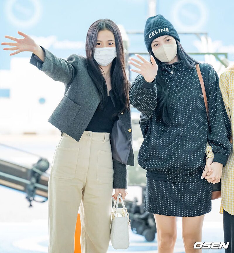 220916 BLACKPINK at the Incheon International Airport documents 7