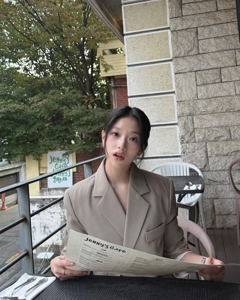 241014 fromis_9 Seoyeon Instagram Update with Yeowool documents 2