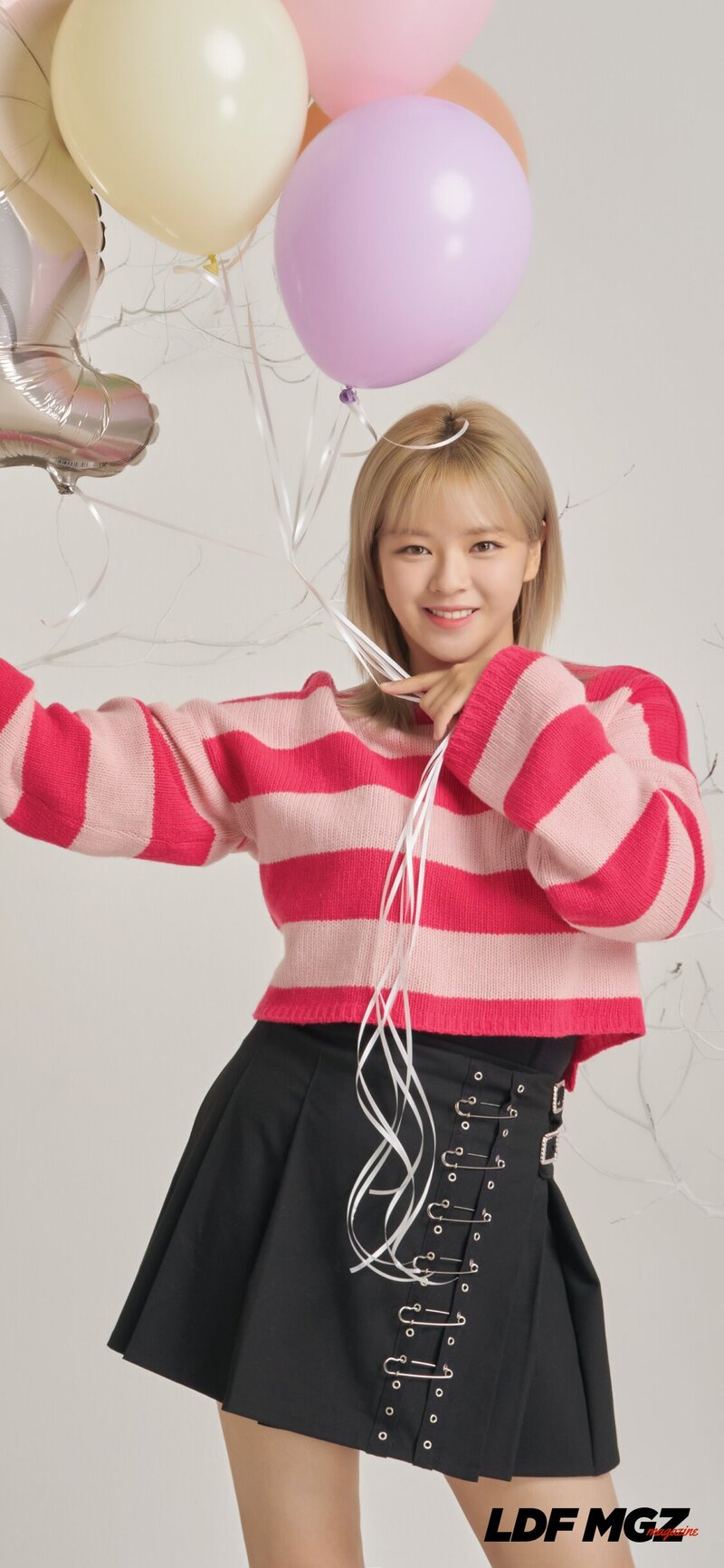 TWICE for Lotte LDF MGZ VOL.40 documents 3