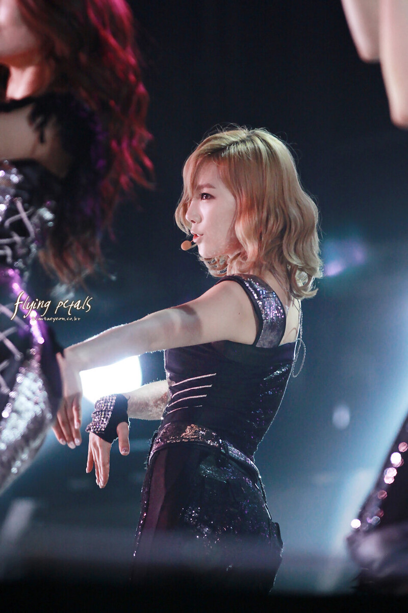 120115 Girls' Generation Taeyeon at 2011 Girls' Generation Tour in Hong Kong documents 7