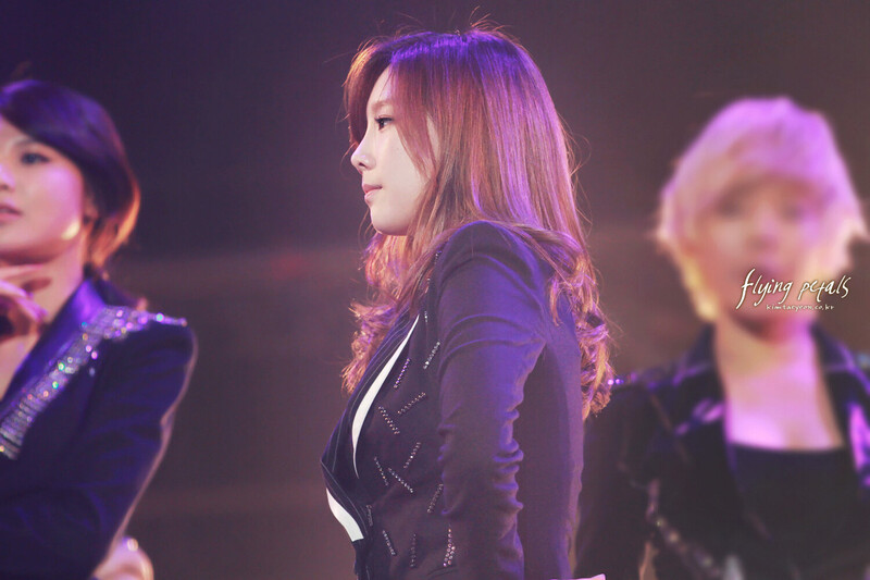 121021 Girls' Generation Taeyeon at GS& Concert documents 11