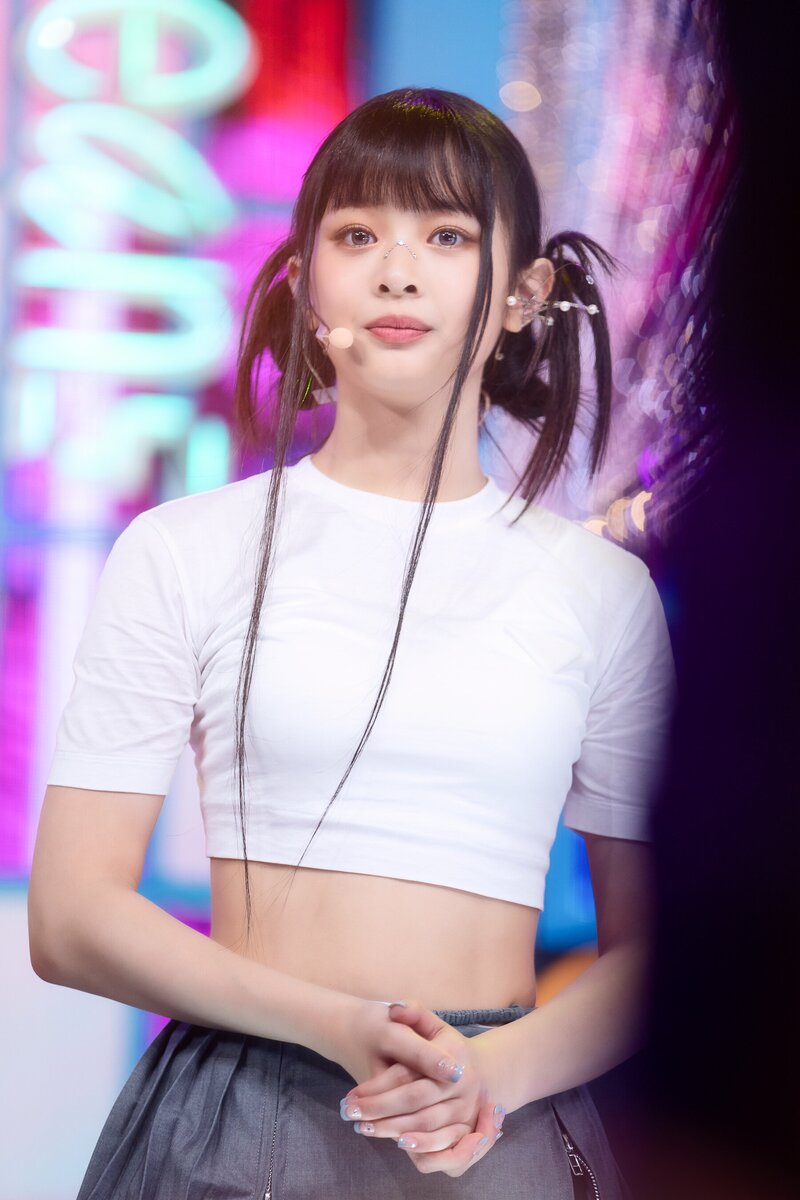 220807 NewJeans Hanni 'Cookie' at Inkigayo documents 18