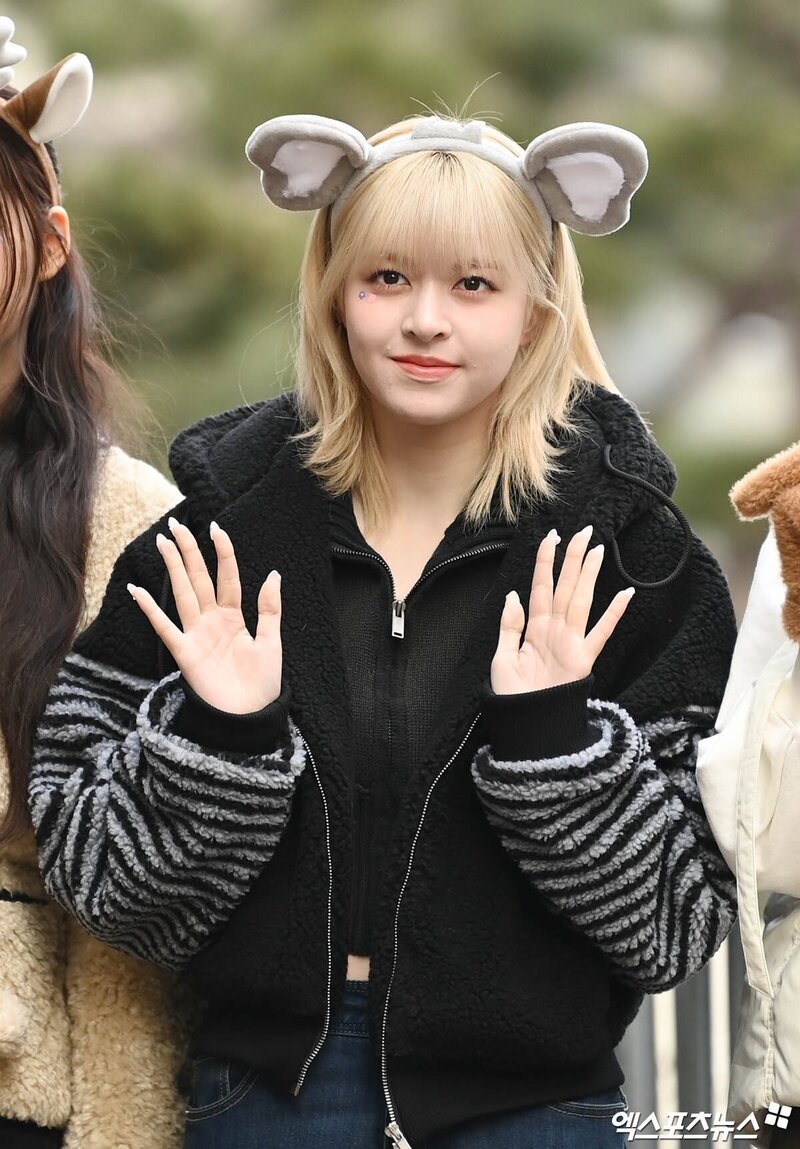 240202 NMIXX Lily - Music Bank Commute documents 3