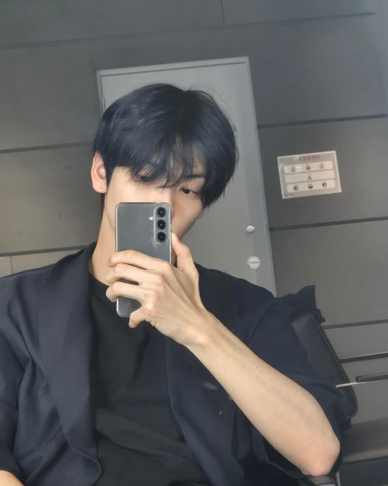 240802 TXT Soobin Instagram Update documents 4