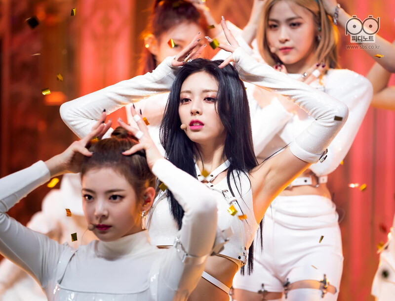 210502 ITZY 'Mafia In the morning' at Inkigayo documents 6