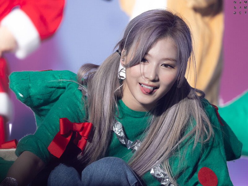 211226 - TWICE 4TH World Tour - Sana documents 2