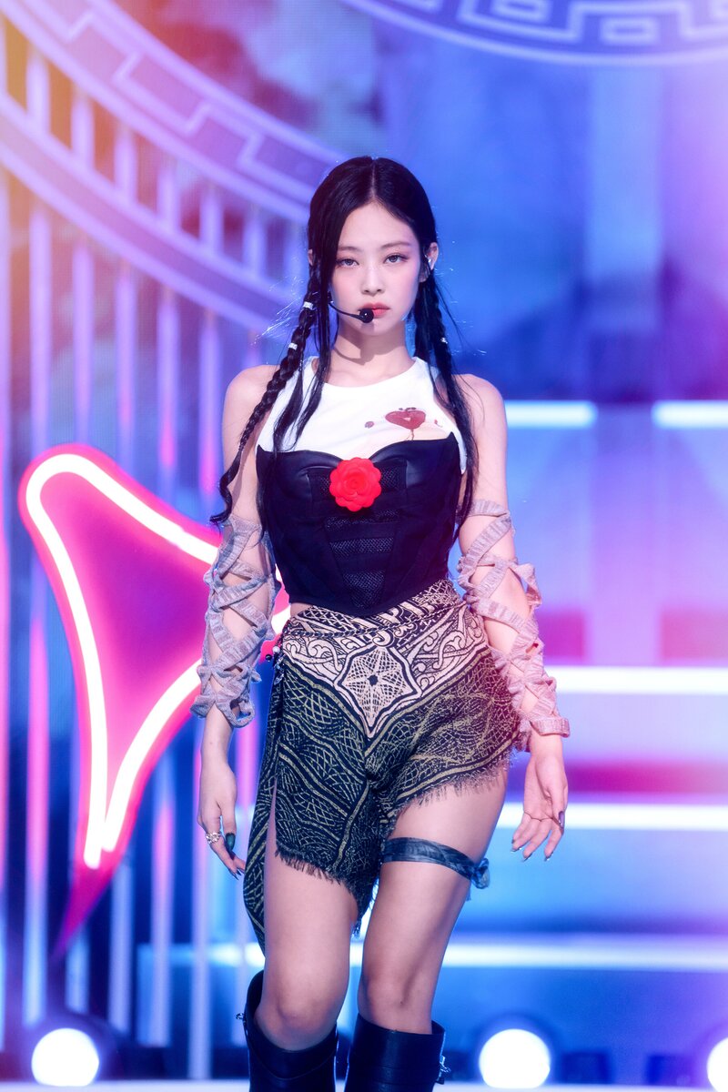 220828 BLACKPINK Jennie - 'Pink Venom' at Inkigayo documents 11