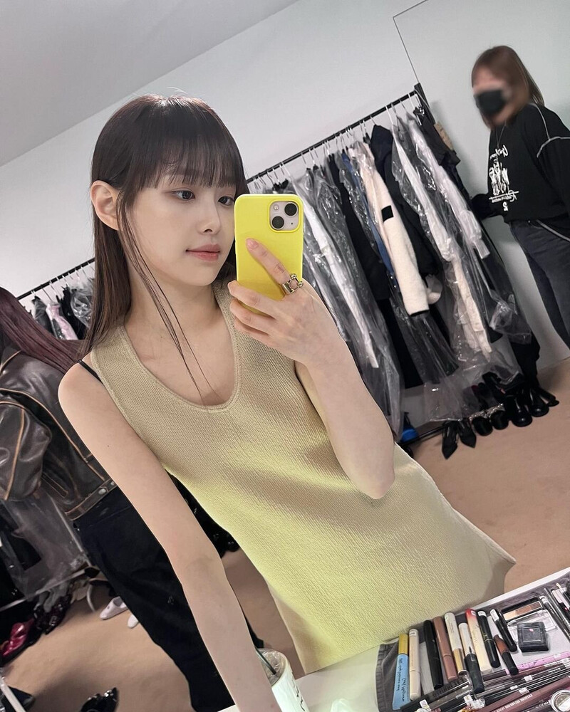 230324 Chuu Instagram Update documents 4