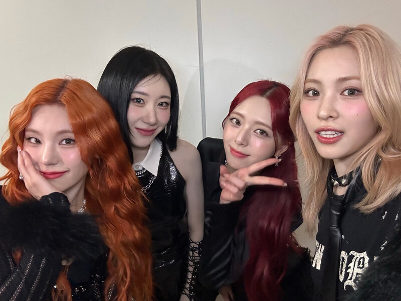 240101 - ITZY Twitter Update - 2024 HAPPY NEW YEAR from ITZY documents 3