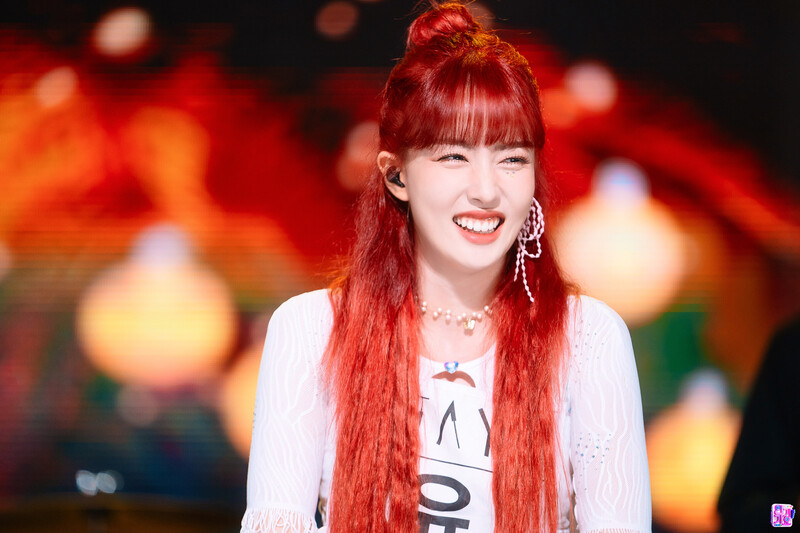 220807 STAYC Yoon 'BEAUTIFUL MONSTER' at Inkigayo documents 8