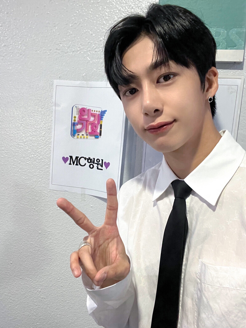 230717 MONSTA X Twitter Update - Hyungwon documents 1