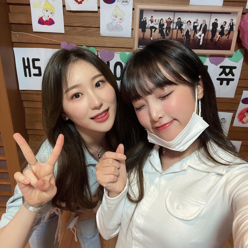 210730 Chaeyeon Instagram Update with Yena documents 3