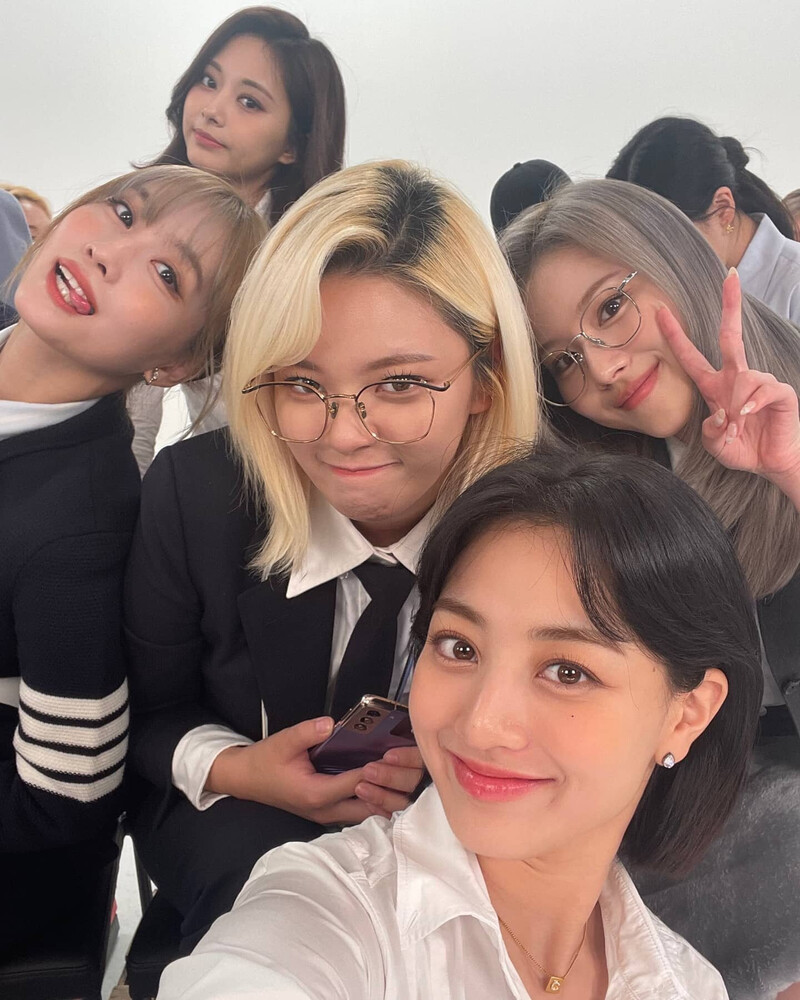 211101 TWICE Instagram Update documents 1