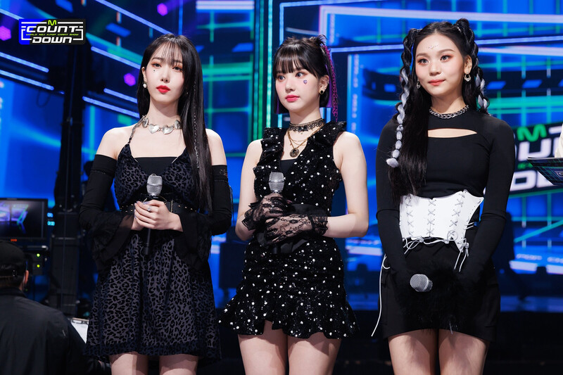 220217 VIVIZ - 'BOP BOP!' + Encore Stage at M Countdown documents 12