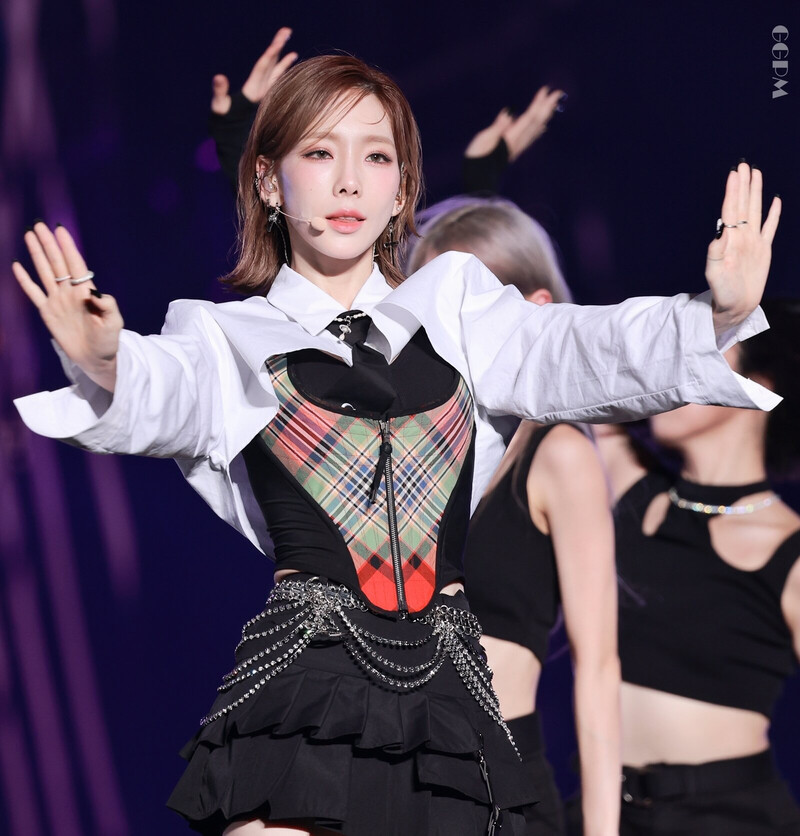 220820 Taeyeon at SMTOWN LIVE 2022: SMCU EXPRESS documents 5