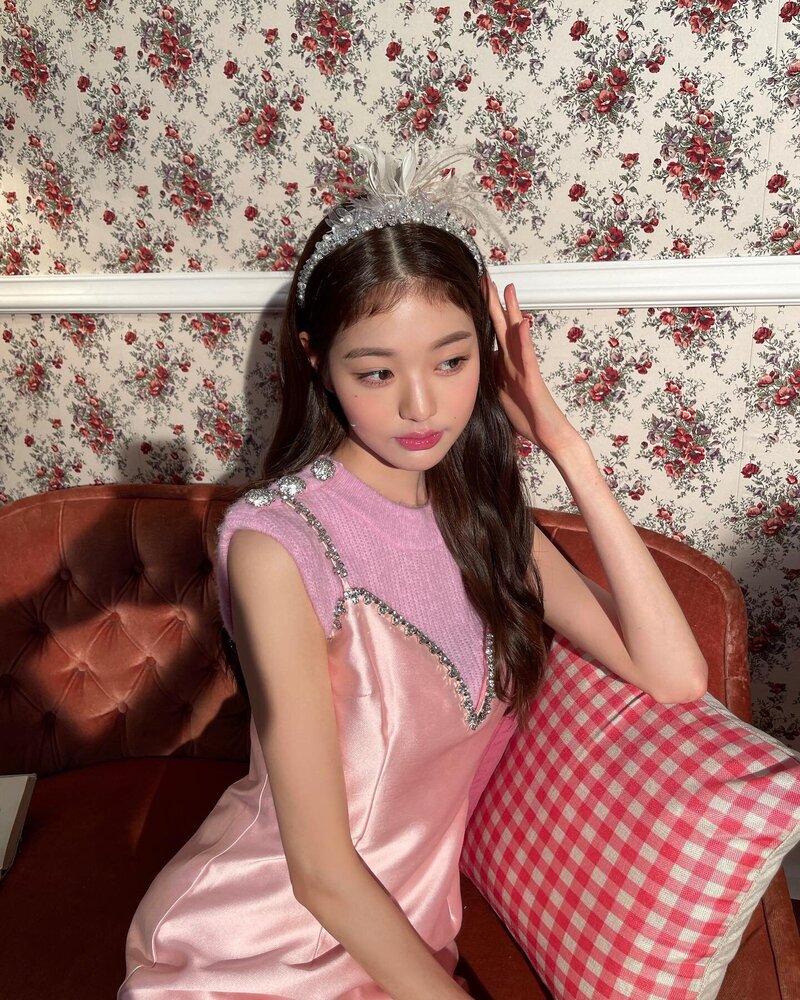 220921 IVE Wonyoung Instagram Update documents 4