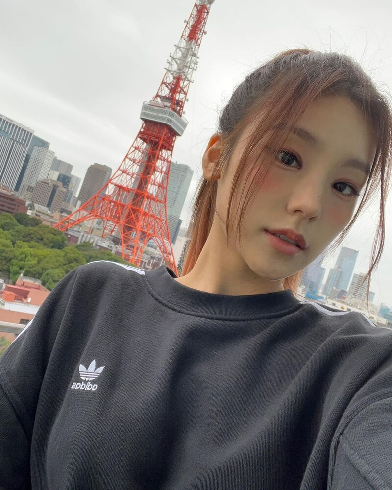 221002 ITZY Instagram Update - Yeji documents 4