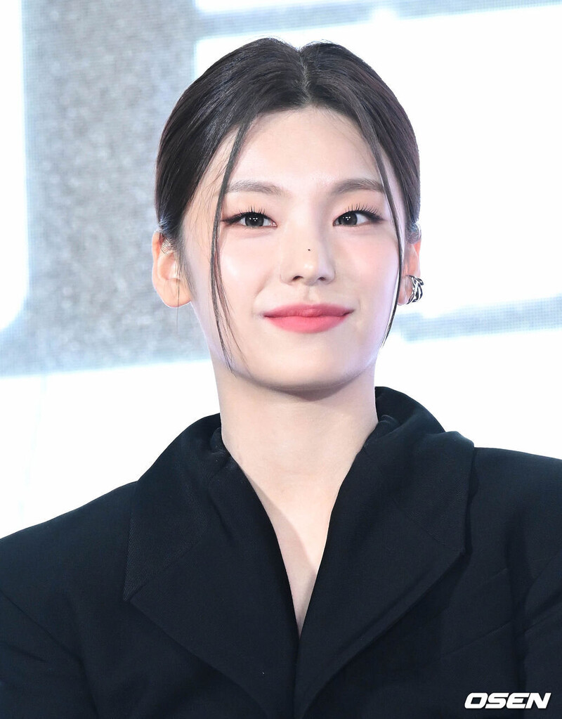 221125 ITZY Yeji 6th Mini Album 'CHESHIRE' Media Showcase documents 5