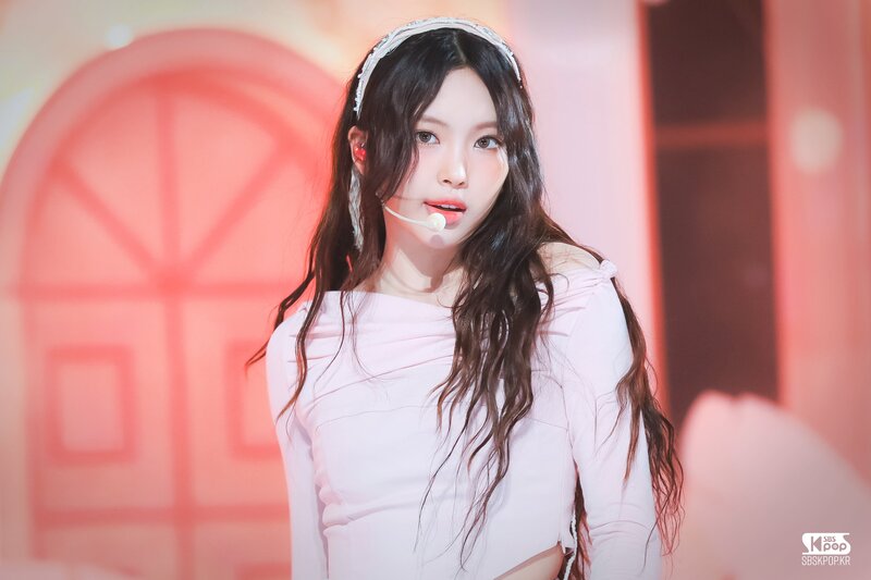 230723 NewJeans Hyein - 'Cool With You' at Inkigayo documents 1