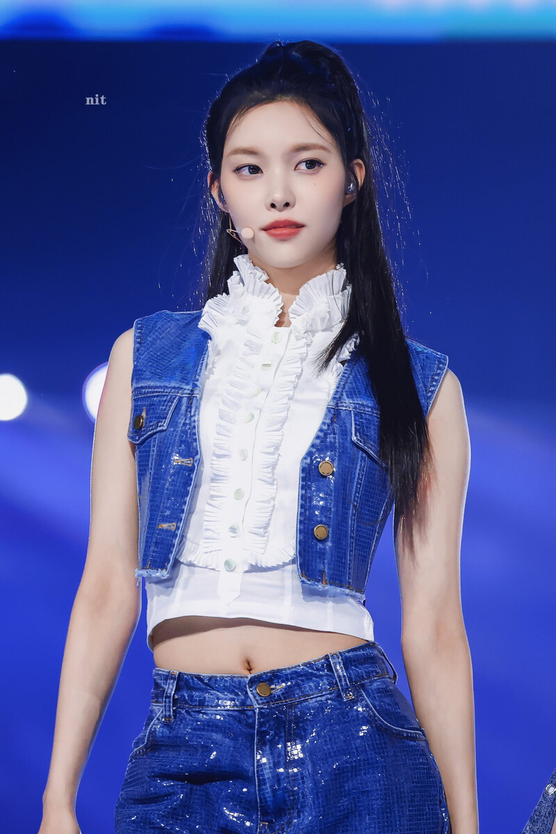 240602 ILLIT Yunah at K-Wave Concert Inkigayo documents 2