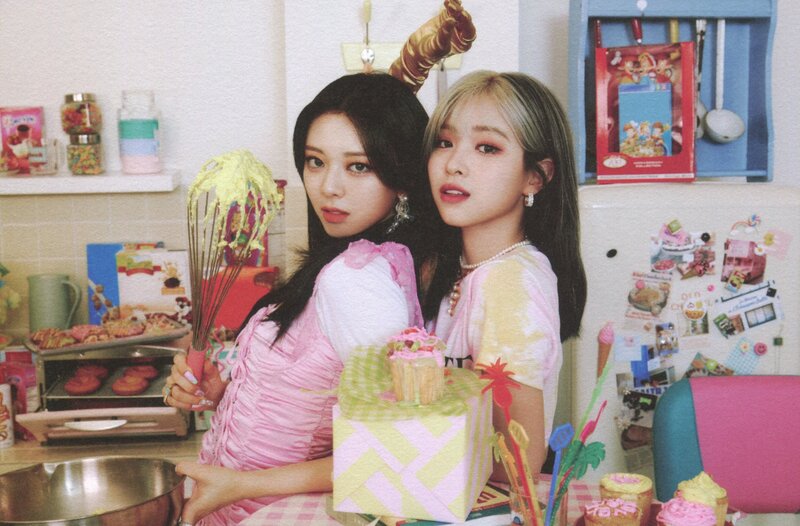 ITZY 'Crazy In Love' Album Scans documents 12