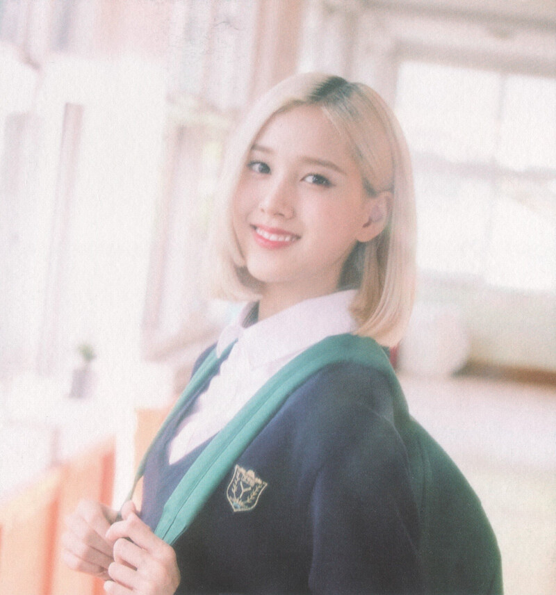 STAYC - 2022 Season's Greetings (Scans) documents 3