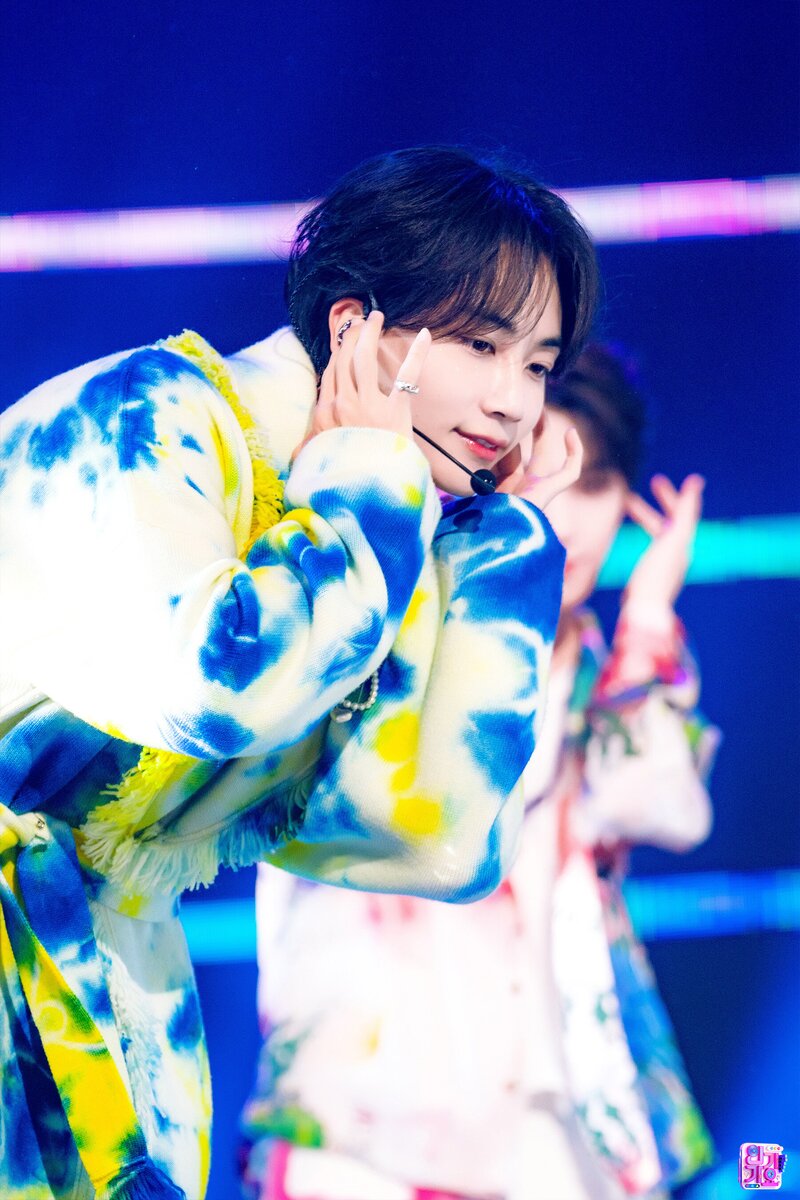 231105 SEVENTEEN Jeonghan - "God of Music" at Inkigayo documents 2