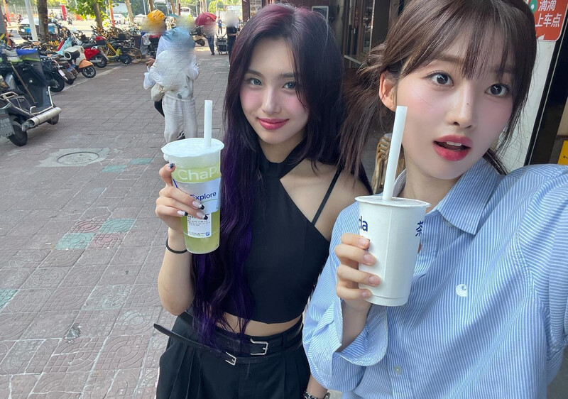 240706 EVERGLOW Sihyeon Instagram Update with Aisha documents 1