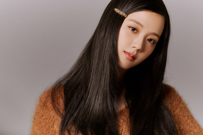 211211 YG Stage Naver Post - BLACKPINK Jisoo Harpers Magazine December Issue Behind documents 4